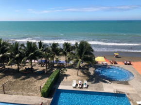 Departamentos frente al mar en Resort Playa Azul-Tonsupa, Tonsupa